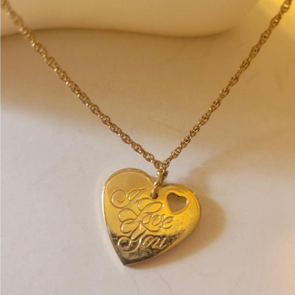 184 Avon Gold Heart Pendant Necklace with Cutout